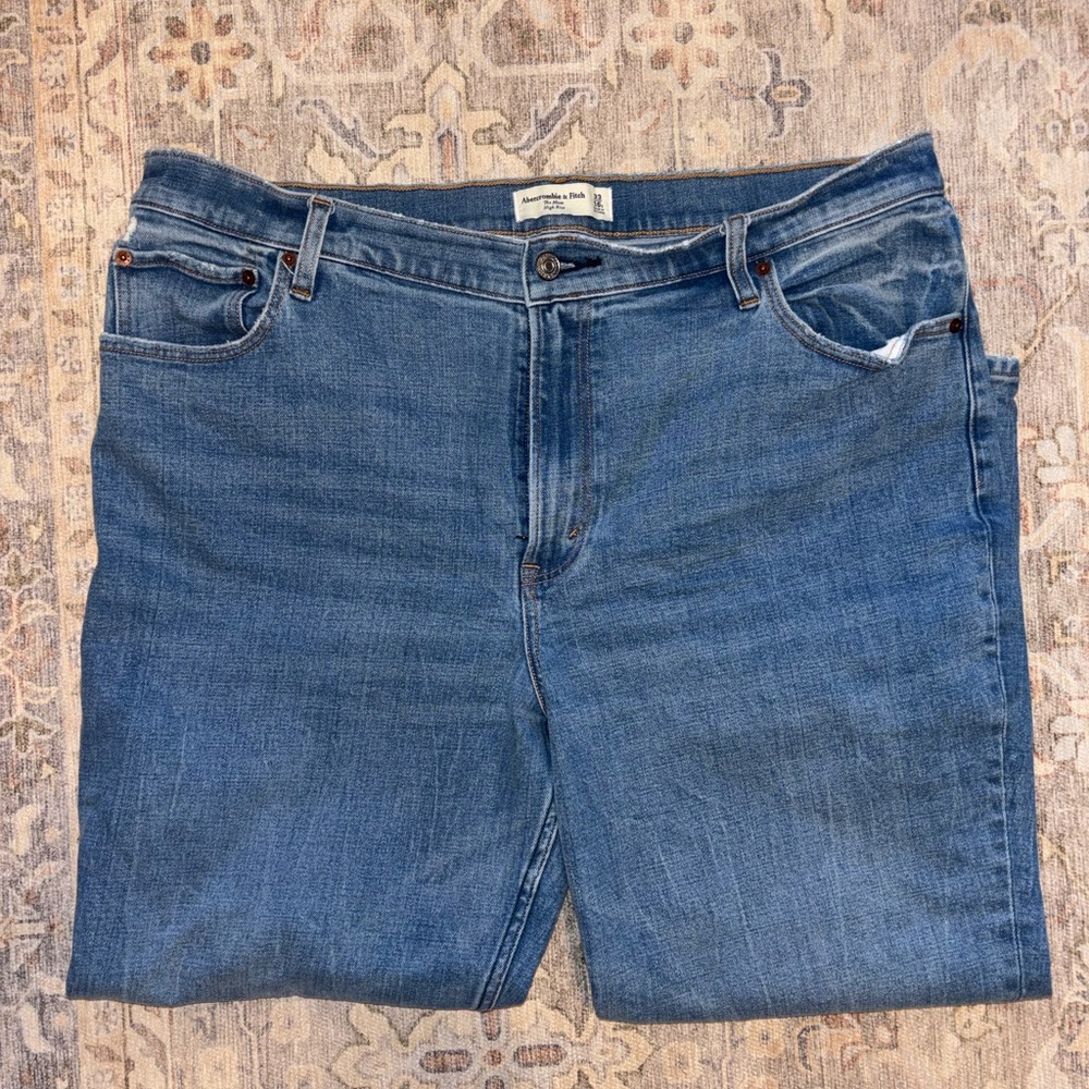 Abercrombie & Fitch Relaxed Fit Blue Jeans